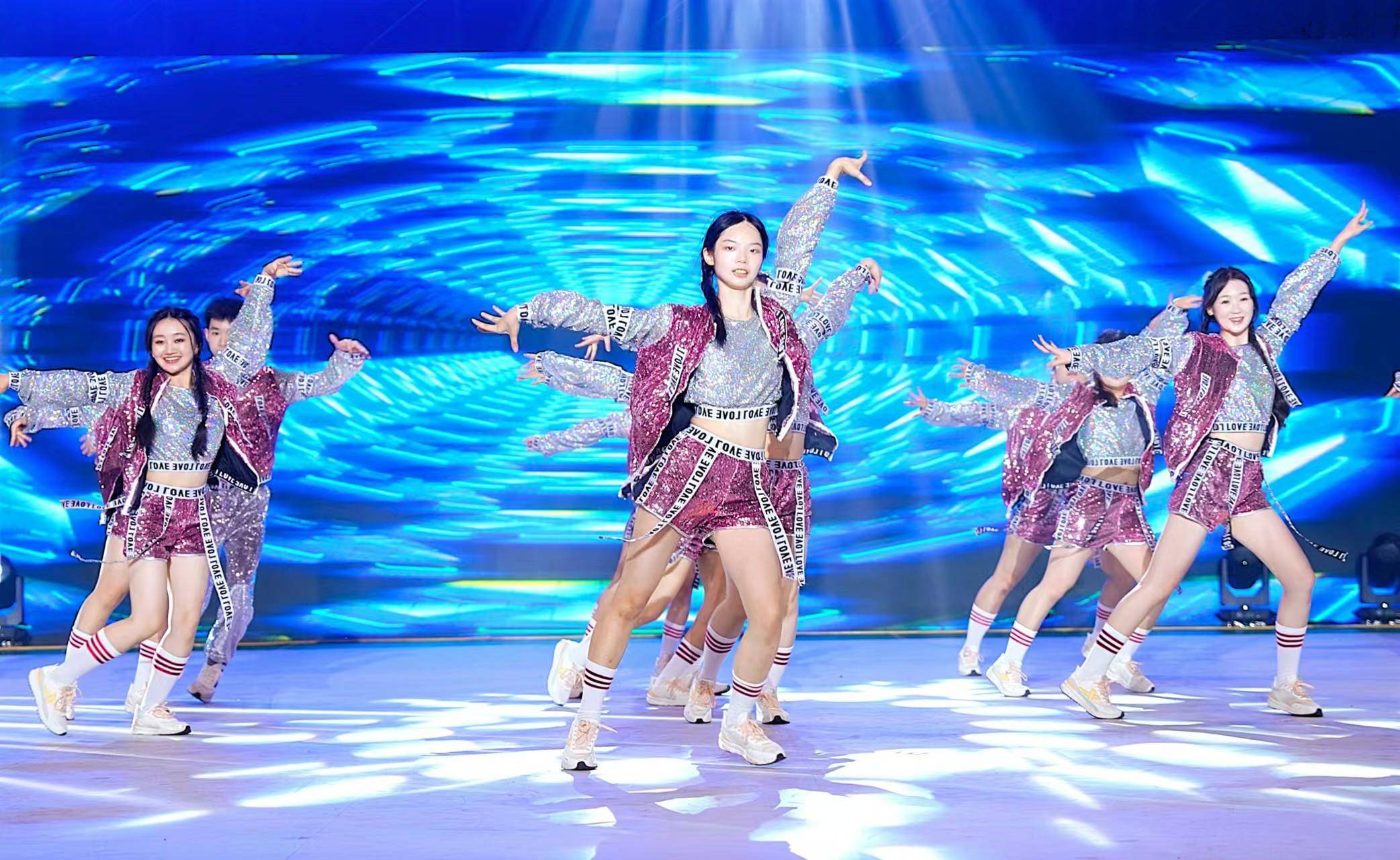 2025澳门与香港天天开彩资料大全;热议与深度解析